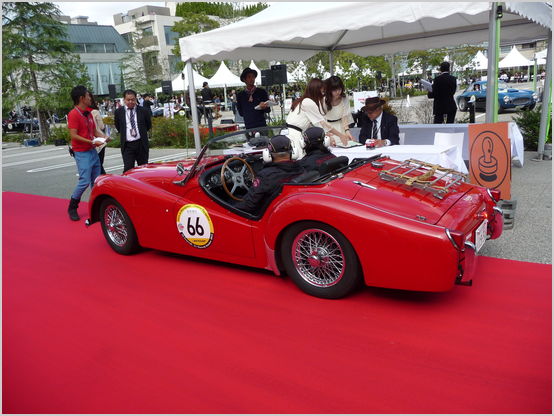 TRIUMPH TR2/TS(1954)